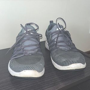 USED NIKE RUNNING SHOES✔️